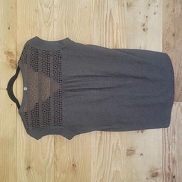 Prana Charcoal Gray Split Neck Tee with Crochet Trim Size Small - Picture 5 of 6